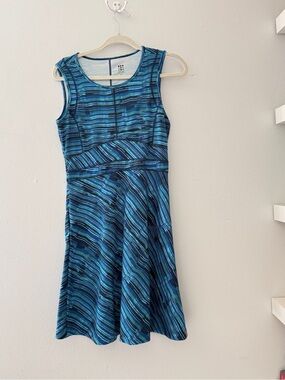 Title Nine Buddah Sleeveless v-neck Althletic Dress Small